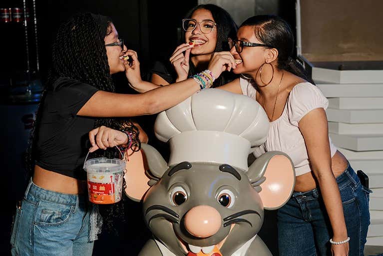 Comiendo chuches durante la experiencia