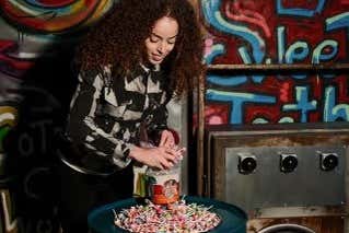 Recogiendo dulces en una de las plantas de i Candy