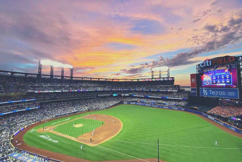 Stade Citi Field au coucher du soleil