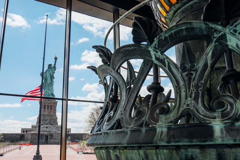 Vistas desde el interior del museo en Liberty Island