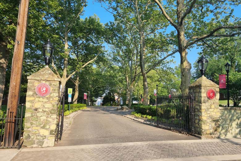 Entrada a Maxwell Place Park en Hoboken