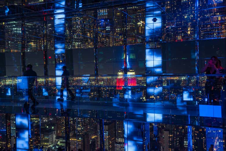 Skyline di New York City illuminata vista dal SUMMIT