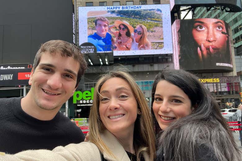 Imaginaos en una pantalla en Times Square 