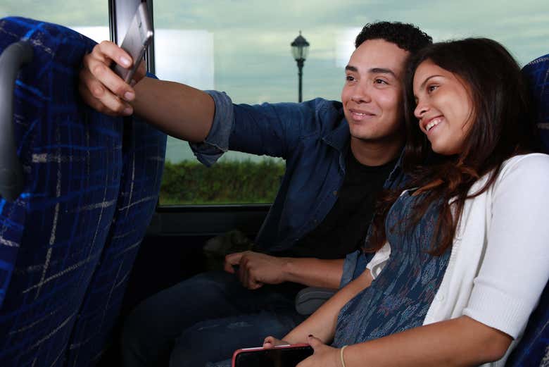 ¡Momento selfie en el autobús!
