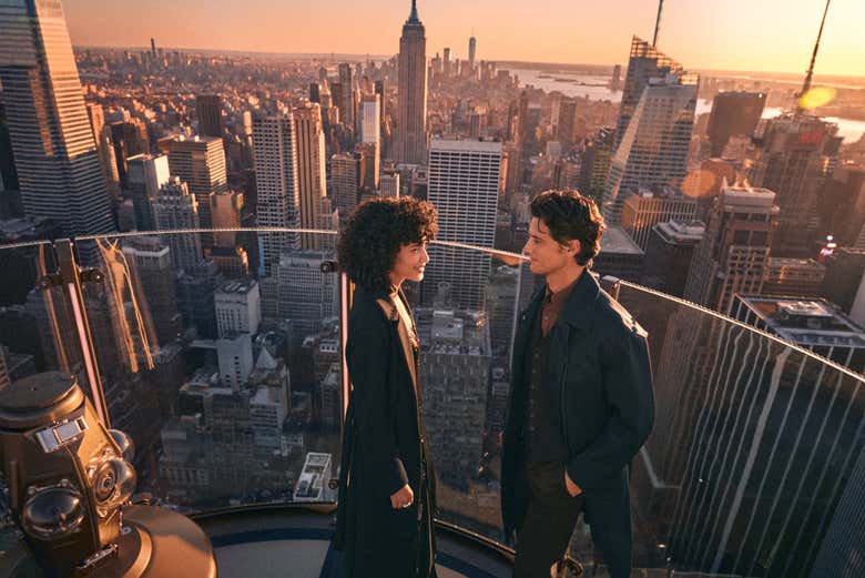 Disfrutando de la vista del Top of The Rock en pareja