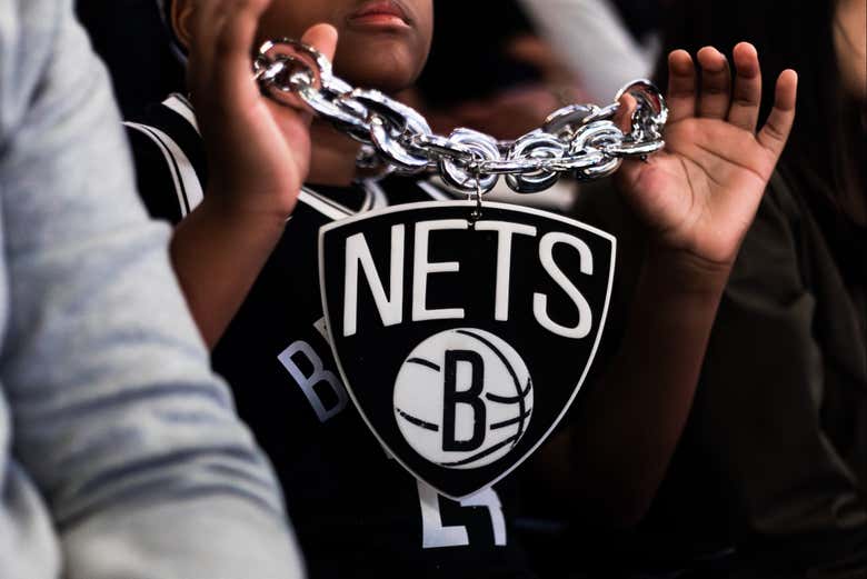 Un colgante de los Brooklyn Nets