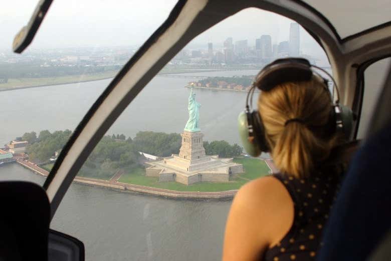 Sobrevolando la Estatua de la Libertad