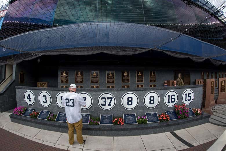Frente a las placas del Monument Park