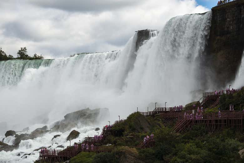 Contemplando las cataratas desde la plataforma de observación