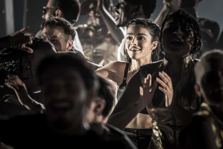Artistas de Evita en escena