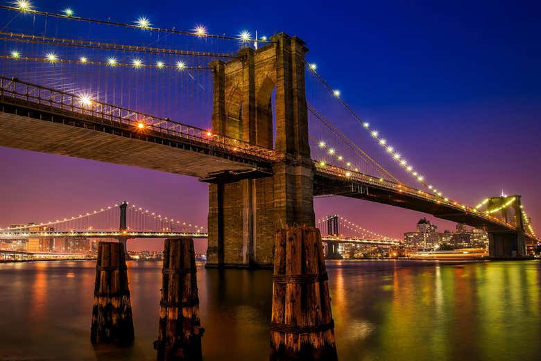 Puente de Brooklyn iluminado