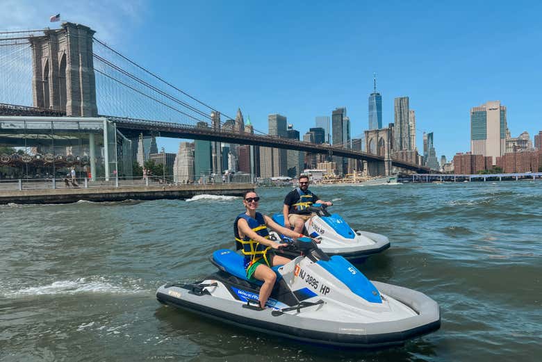 Recorriendo Nueva York en moto de agua
