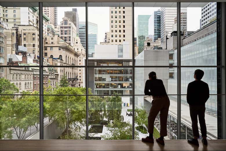 Ventanales con vistas desde el interior del MoMA