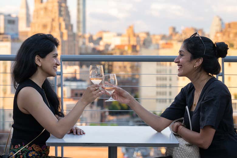 Verre de vin sur la terrasse