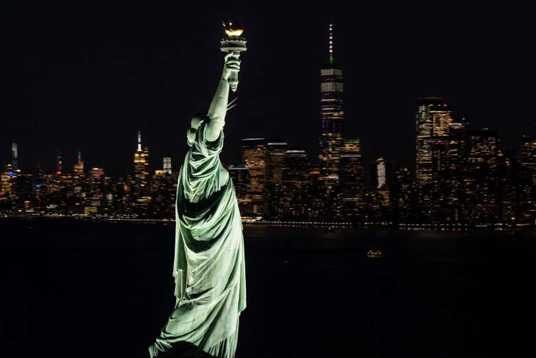 ¡Pasaréis muy cerca de la Estatua de la Libertad!