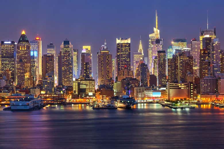 Panorâmica noturna de Manhattan