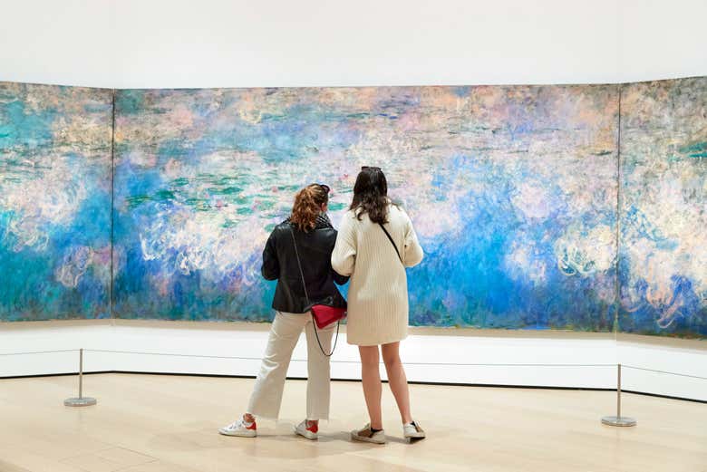 Contemplando los nenúfares de Monet