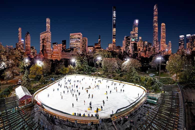 Anochece en la pista de hielo de Central Park