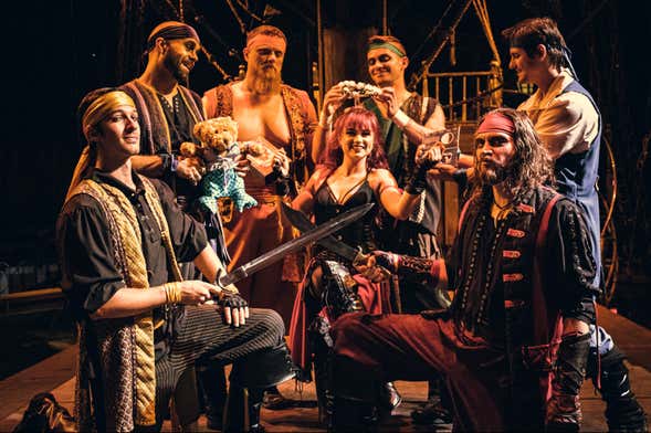 Pirate Boat Dinner with Show