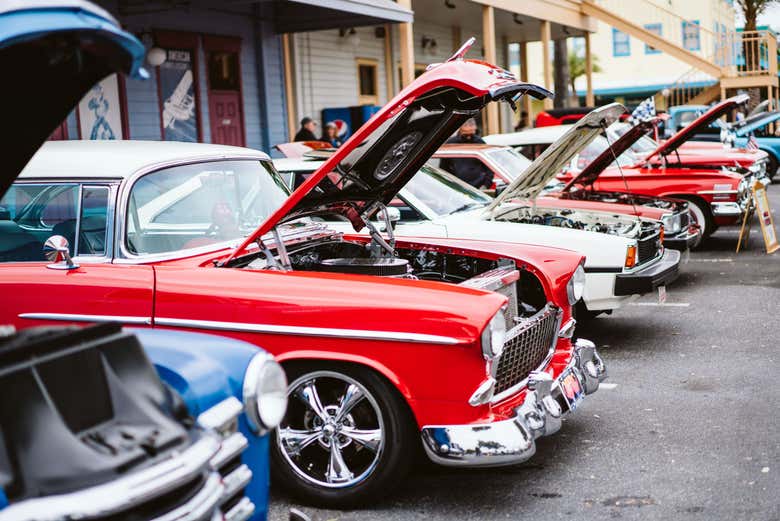 Carros clássicos em Trophy Row