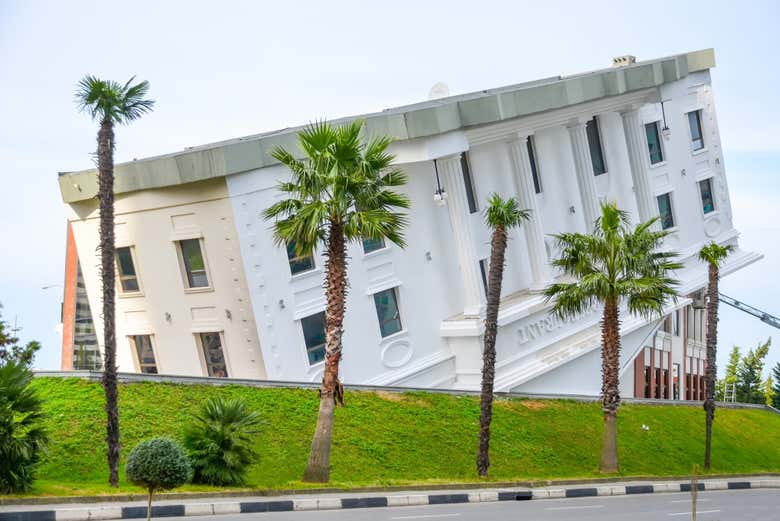 Casa del revés en WonderWorks