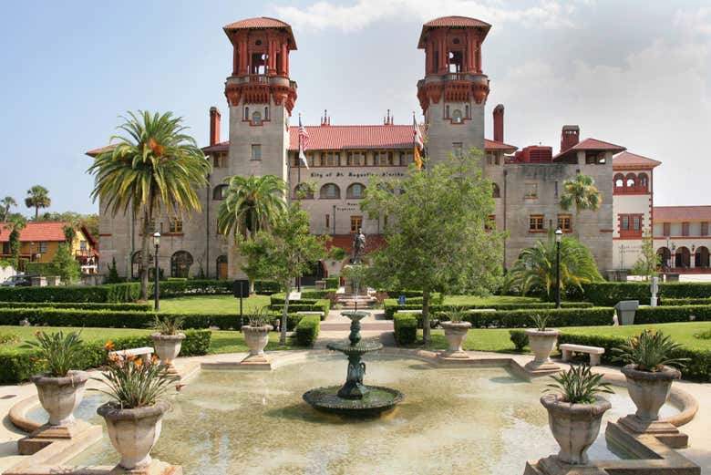 Edifício do hotel Alcazar