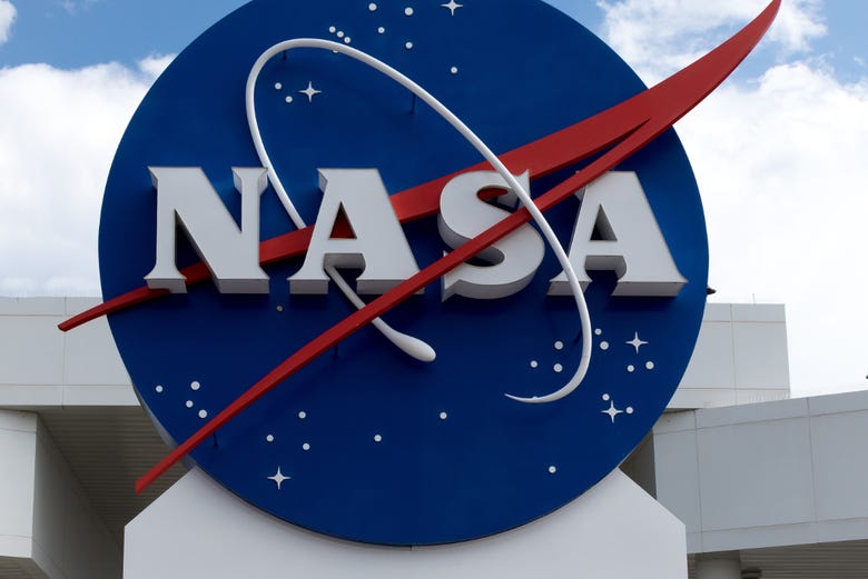 Logótipo da NASA na entrada de Cabo Canaveral