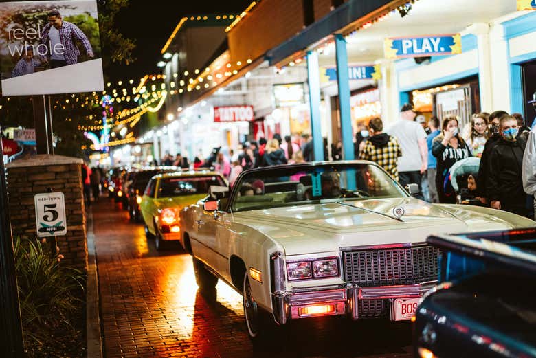 Carros clássicos em Old Town Entertainment District