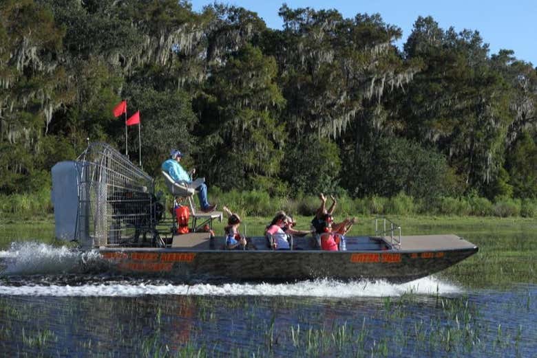 Exploring the Everglades by hovercraft