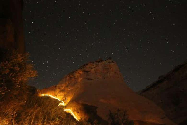 Descenderemos por escaleras a las hendiduras del cañón