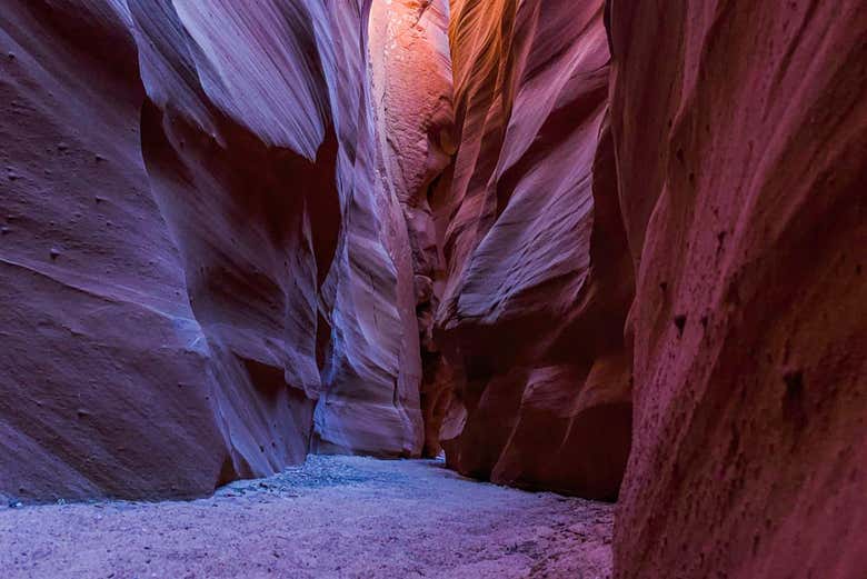 Vista interior de un cañón de ranura en Lingai Si' Anii
