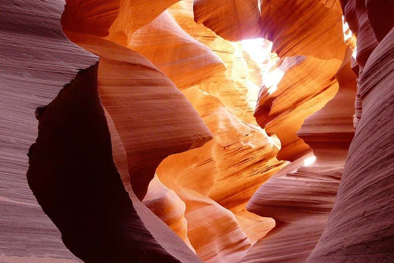 La luz entrando en el Cañón Del Antílope Upper