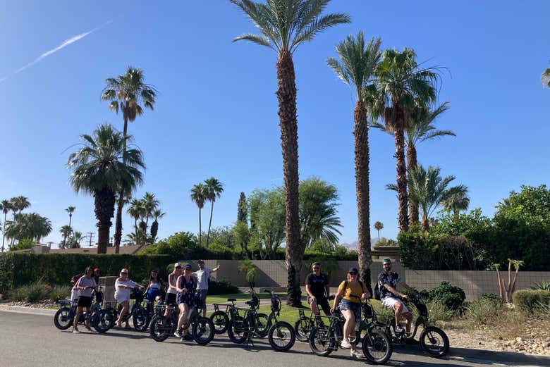 Parcourez Palm Springs sur des vélos électriques