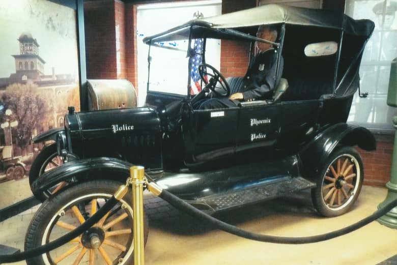 Antique car at the Phoenix Police Museum