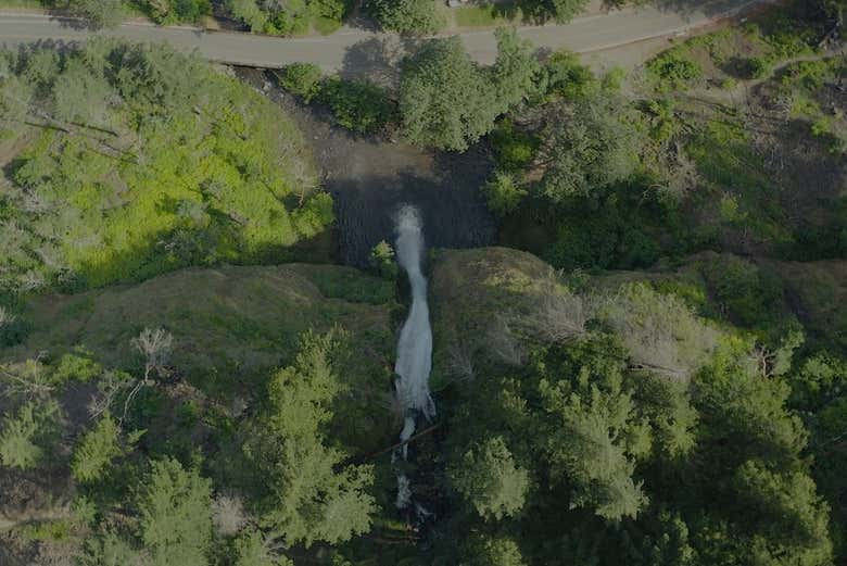 Vue panoramique sur la cascade