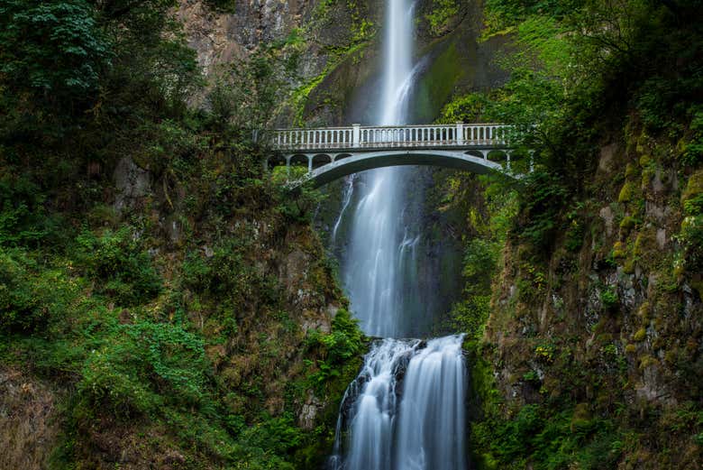 Detalhes da ponte nas cataratas Multnomah