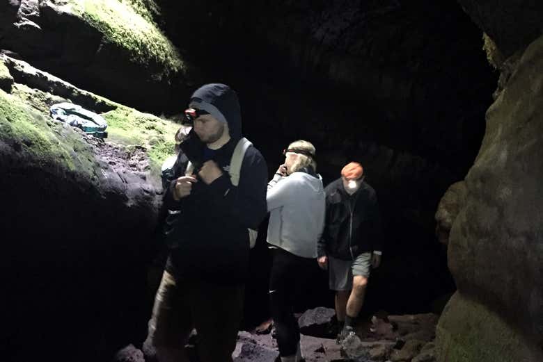 Recorriendo el tubo de lava