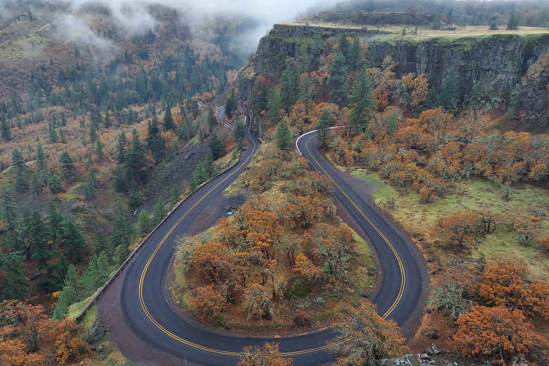 Vistas aéreas da estrada que leva ao Monte Hood
