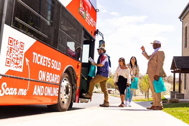 Subiendo al autobús turístico de SLC