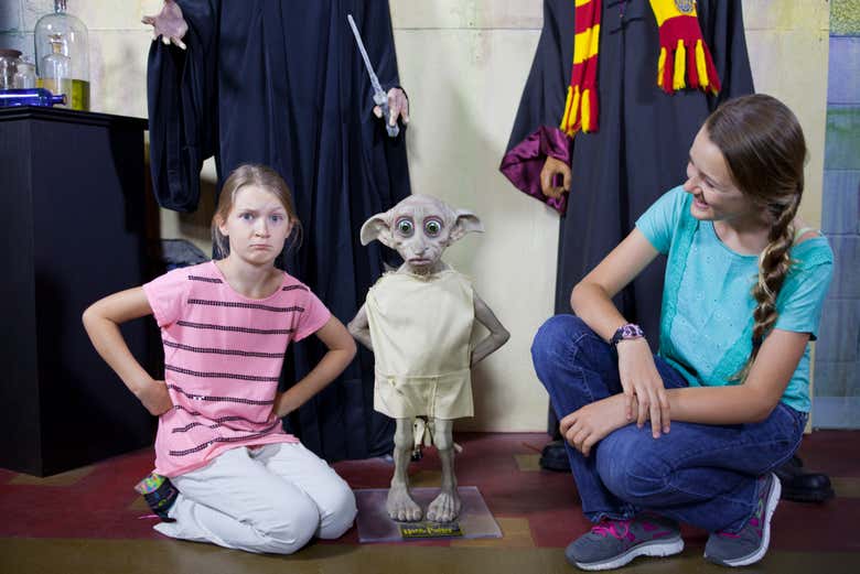 Posando junto a Dobby