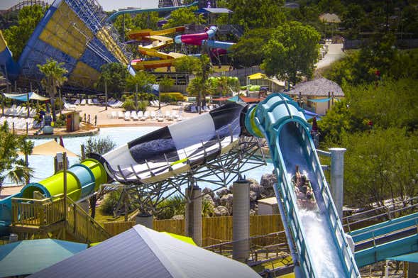 Entrada a Six Flags Fiesta Texas