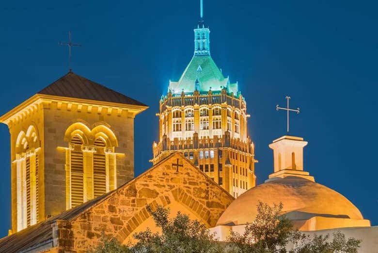 Dômes de San Antonio illuminés la nuit