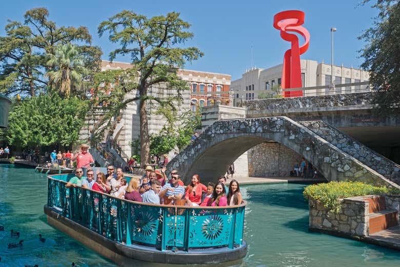 Navigando lungo il fiume di San Antonio