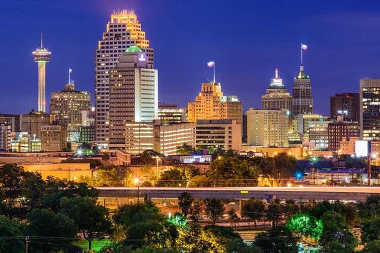 Vue sur San Antonio de nuit