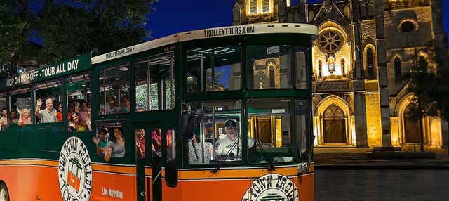 Tour nocturno en trolebús por San Antonio