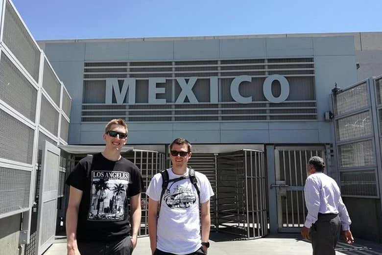 Cross the American border with Mexico under 30 minutes