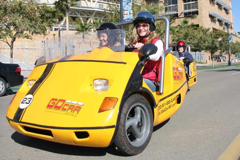 Passeando por San Diego de carro elétrico