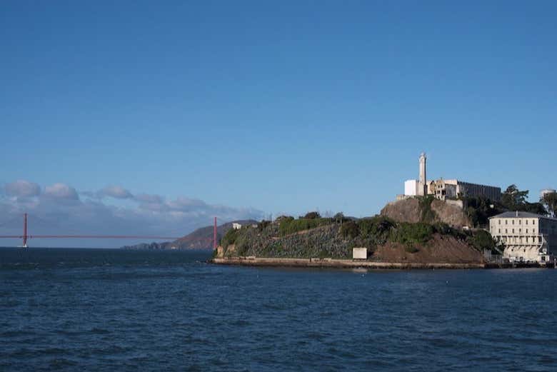 Vue sur l'île d'Alcatraz dans la baie de San Francisco