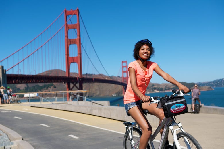 Montando en bicicleta por la bahía de San Francisco