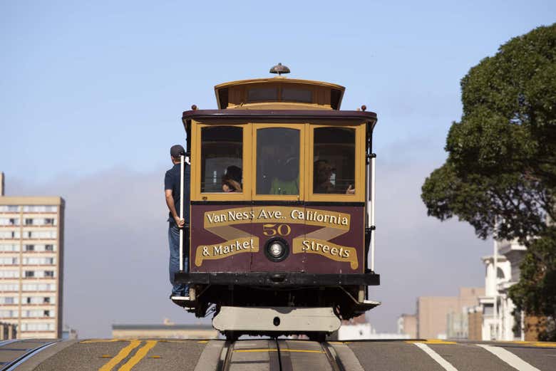 O Cable car circulando pela cidade